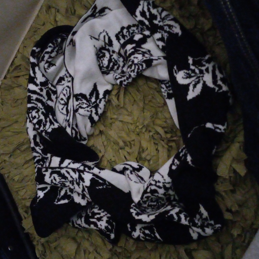 Isaac mizrahi black and white with roses scarf one size fits all